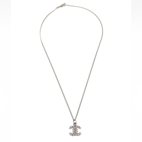 Chanel: Rhinestone CC Pendant Reversible Silver Necklace - Picture 11 of 12